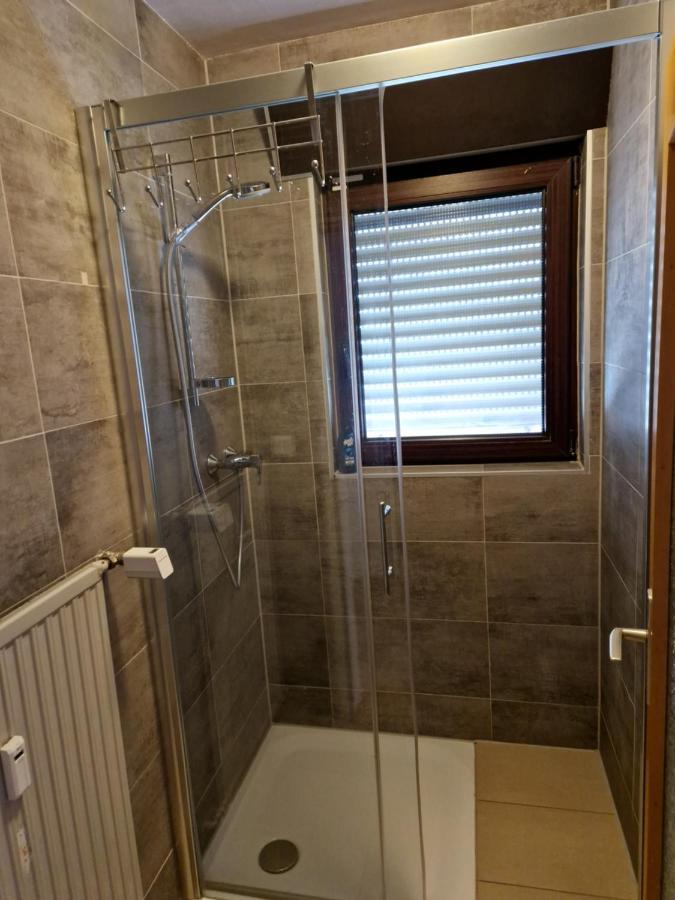 Parkplaetze, Einzelbetten, 2 Tvs, Balkon, Terrasse, Fast Wi-fi Bis Zu 1000 Mbit, Homeoffice Rodenbach (Main-Kinzig)