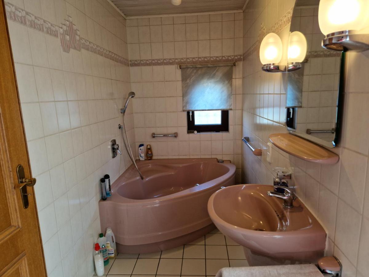 Parkplaetze, Einzelbetten, 2 Tvs, Balkon, Terrasse, Fast Wi-fi Bis Zu 1000 Mbit, Homeoffice *