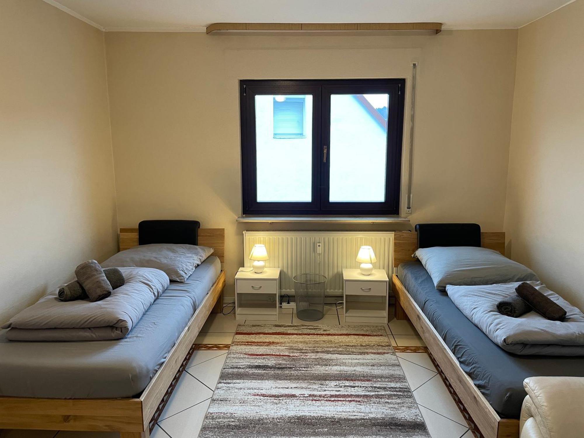 Parkplaetze, Einzelbetten, 2 Tvs, Balkon, Terrasse, Fast Wi-fi Bis Zu 1000 Mbit, Homeoffice Rodenbach (Main-Kinzig)